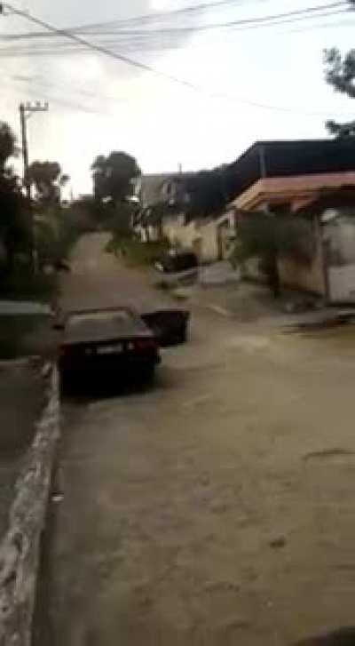 Brincadeira de criança ..como é bão