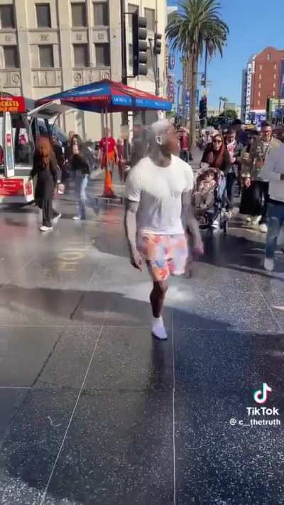 Peak attention seeking right here