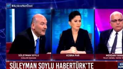 Bakanın üslubuna bak. Nerde ne konuşacağını bilmeyen insanlar başa geçince olan bu