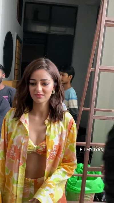 Ananya Panday cleavage