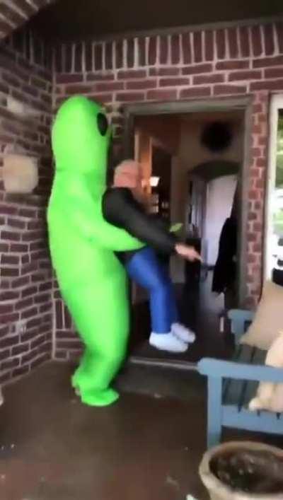 Is This Dad’s Halloween Costume More Embarrassing Than Yours?