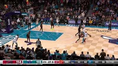 [Highlight] Terry Rozier hits the clutch stepback jumper to put the Hornets up three