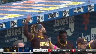 [Highlight] Manny Machado hits the second straight home run for the Padres