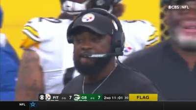 [Highlight] Mike Tomlin and Aaron Rodgers sharing a cool moment of respect after Tomlin called a timeout before one of Rodgers’ signature Too Many Men On The Field penalties