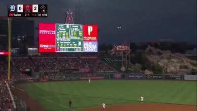 [Highlight] Jonathan Schoop Cuts Angels' Lead with 12th HR