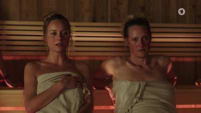 Anna Unterberger, 3 others - Eine harte Tour (DE2020) - sauna