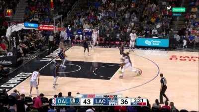 [Highlight] Paul George posterizes Dwight Powell