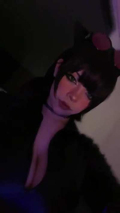 Que se deje follar entre todos y acabe con la cara cubierta de semen