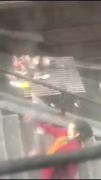 Joaquin Phoenix filming the scene on the stairs in Bronx for Joker (2019), it’s the scene that was actually used in the movie (you can see him run from the police at the end)