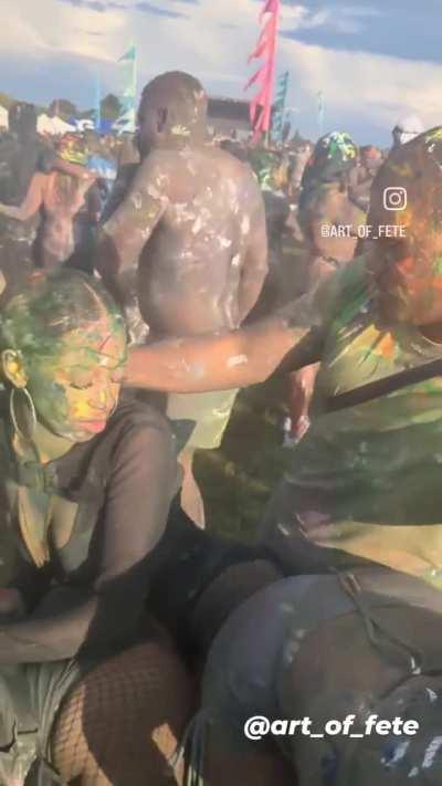 (📸art_of_fete) Dreamland Jouvert,   Art of fete creator @stuarttdtv whines up with 3 chicks, Dreamland Jouvert 🎨