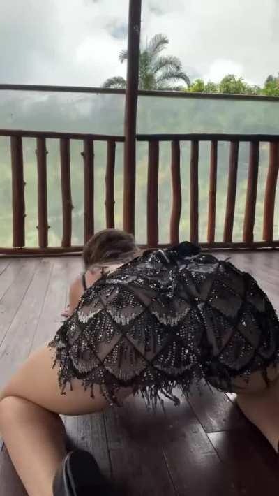 I wore my best dress so you could watch me take it off. (Dancing with sound)