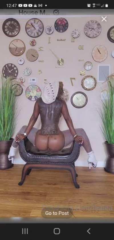 Fishnets after all her surgeries she still kept that ass😍