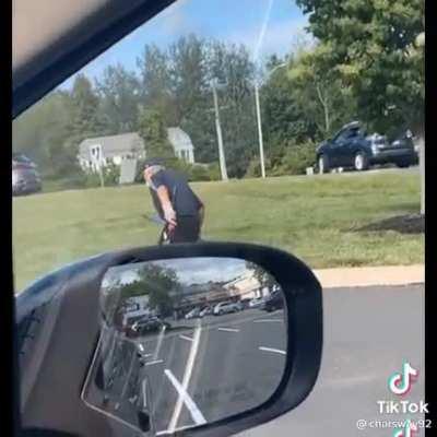 Old man spotted working hard at McDonald’s on a hot day