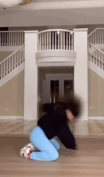 Addison Doing The WAP🤤