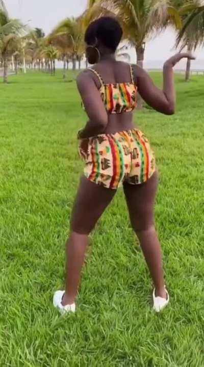 Doing a lil dance 💃🏿💃🏿