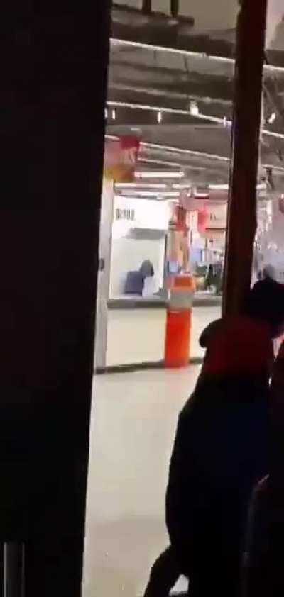 Dudes looting a supermarket in the Netherlands during the riots (curfew)