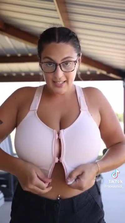 SportsBra How-To Hooters @texastati_