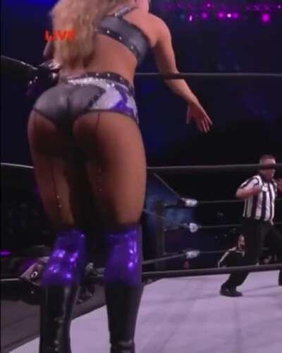 Someone give this camera man a raise