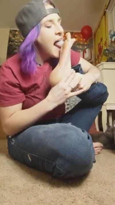 Finally get to go back to work today! A celebratory selfworship before my feet go back to boot life was in order 😈💦