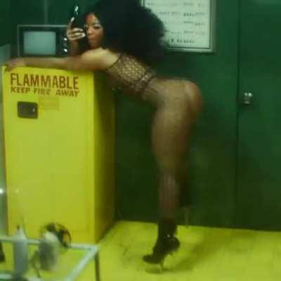 Chloe Bailey booty galore