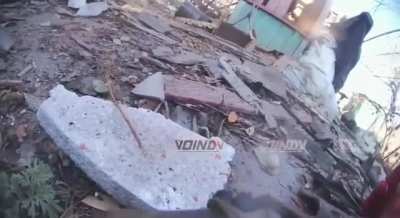 Close knife fight between a Russian and a Ukrainian soldier