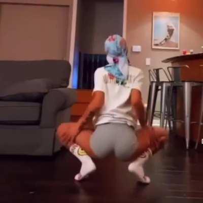 SHE LOOKS AMAZING 😻