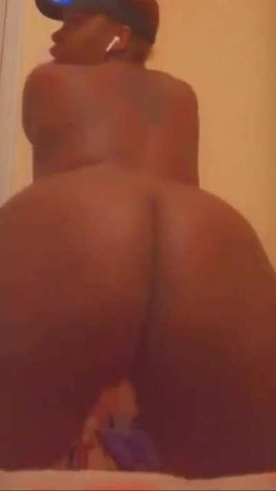 Y’all should see her suck dick