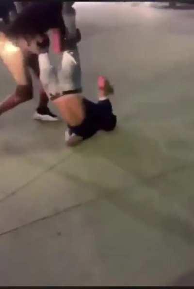 Dudes just gonna run away while she’s getting beat....