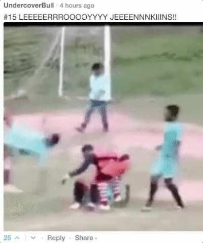 THIS is how you defend your teammate