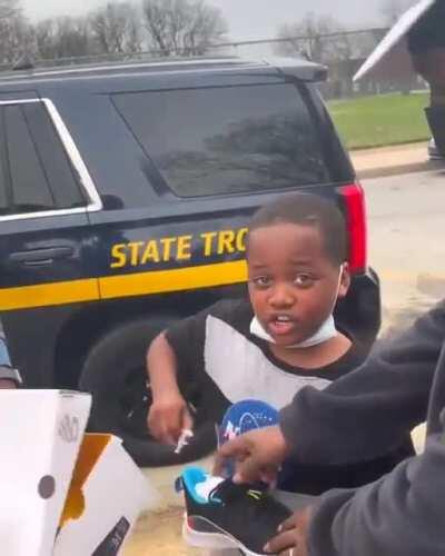 He bought this kid a pair of Curry shoes for being his hype man at the park