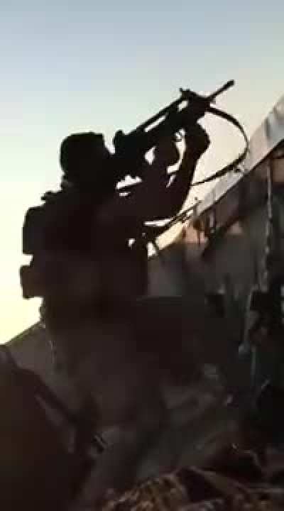 Iraqi ERD troops trapped on a rooftop and returning fire, Battle of Mosul.