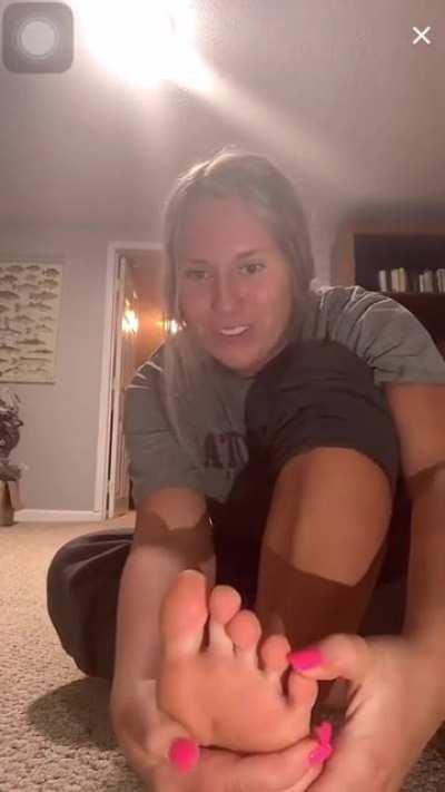 @ambercollins3 was live again showing off her hot beautiful sexy Size 7 soles!! Part 9