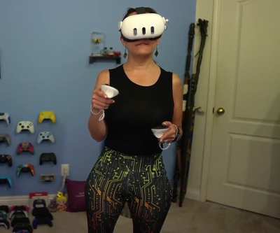 Trisha sets up her VR