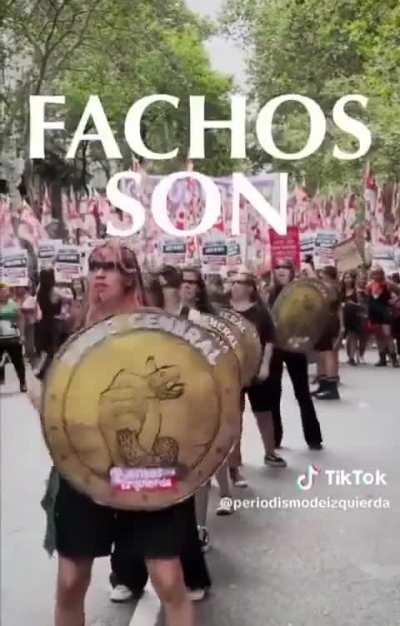 Que cambiada que esta la película de 300