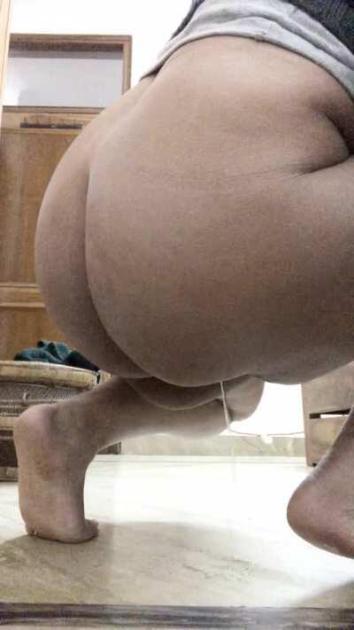 My desi ass PoV while peeing, yes that&rsquo;s grool in the beginning 🙈(F)