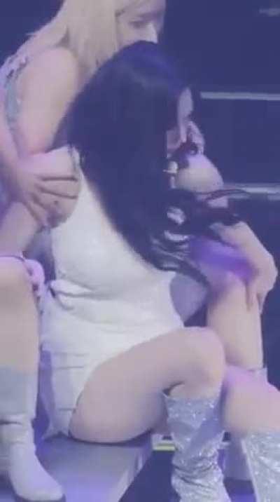 Karina shaking her fat voluminous tits 😩😩