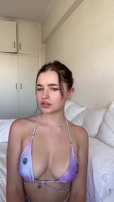 i can't stop staring at them IUTR