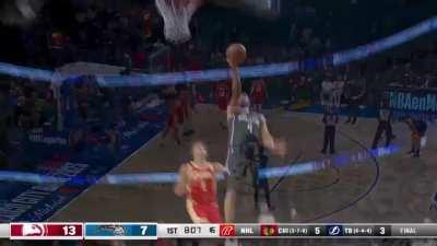 [Highlight] Jalen Suggs bursts from backcourt for the steal and off the backboard pass to Paolo