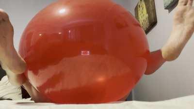 Precumming with my big & tight balloon! 😏