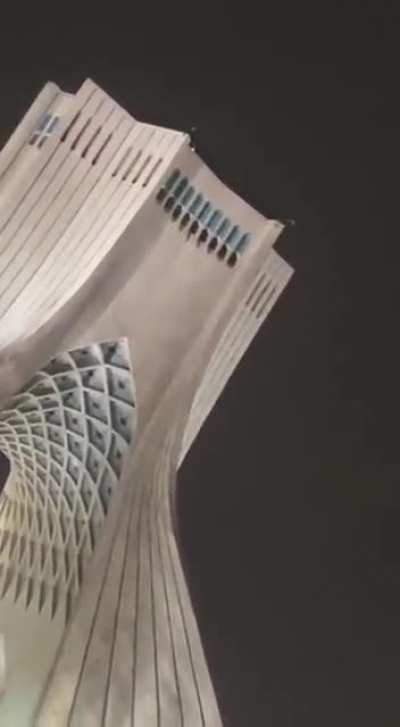 An Iranian woman reports from Shahyad square that there are several 