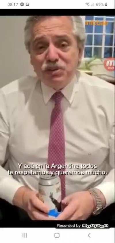 Alberto tomando una birrita