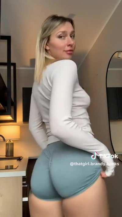 @thatgirl.brandy.banks