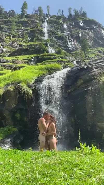 Making love around the 🌎