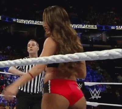 Omg. Nikki Bella!! So thick and sexy😍🤩