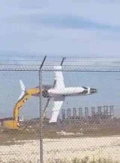 👷🏼‍♂️O que houve chefe? Pq estou sendo mandado embora? 👨🏼‍💼 Sério Zé? Vc ainda pergunta? Nós vimos tudo pela câmera de segurança. Vc não teve infância não ? 👷🏼‍♂️ Mas o que foi que eu fiz ?