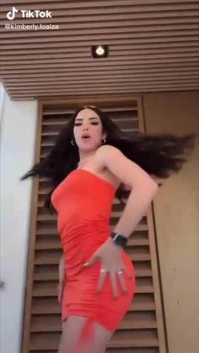 le encanta mover 🍑🍑