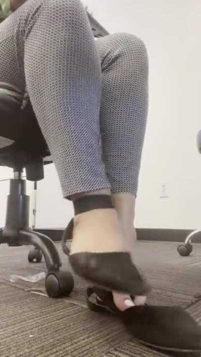 Who likes working feet? 😘