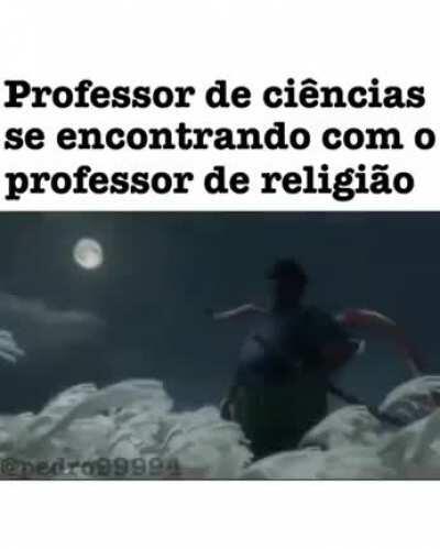 Na minha escola era o aluno repetente e o professor de educação física