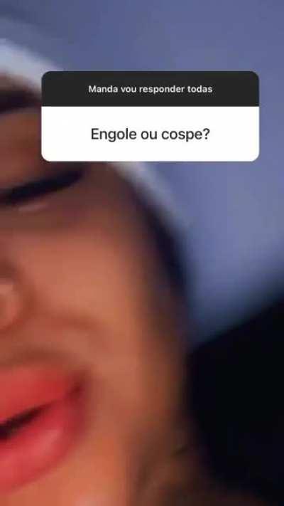 Safada de mais, ainda disse que gosta de tapa na cara e xingamentos