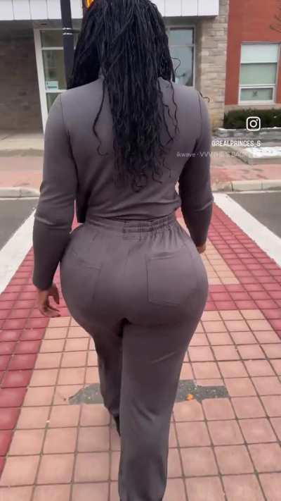 Big booty ebony got me sweating walking in her sweatpants